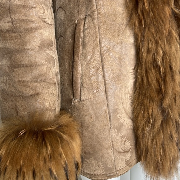 Natural Sz 6-8 Shearling with Real
Fox Fur Hidden Front Zipper Car Jacket Coat - Picture 5 of 16